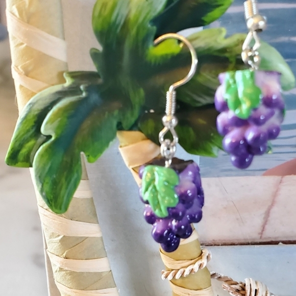 Bunch of Purple Grapes Earrings - Picture 1 of 9